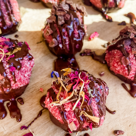 Beetroot Maca-roons